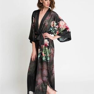 Chic Floral Black Robe 2XL